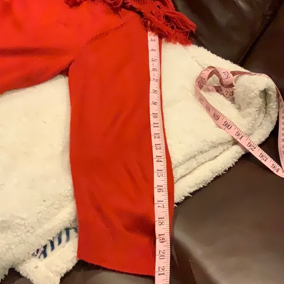 Dressbarn red fold over shoulder tasseled lightweight sweater sz large - Picture 13 of 13